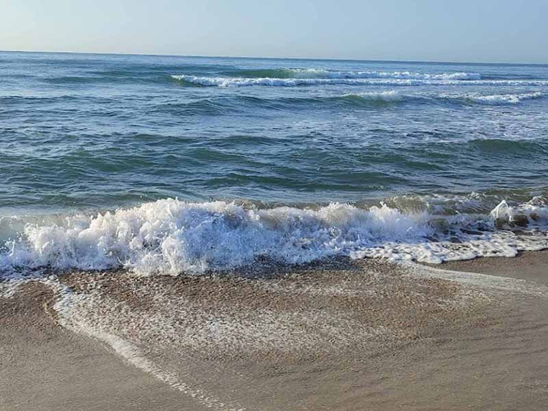 La grande plage de Saint-Pierre-la-Mer est à 3 minutes à pied depuis le gîte